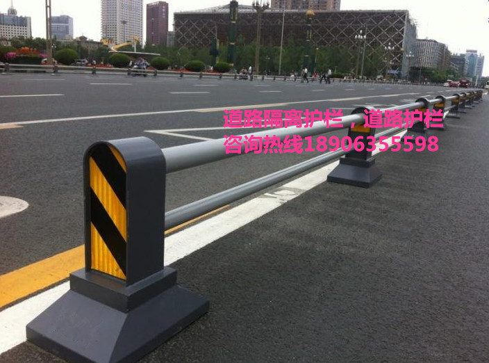 道路護(hù)欄，道路隔離柱，隔離墩